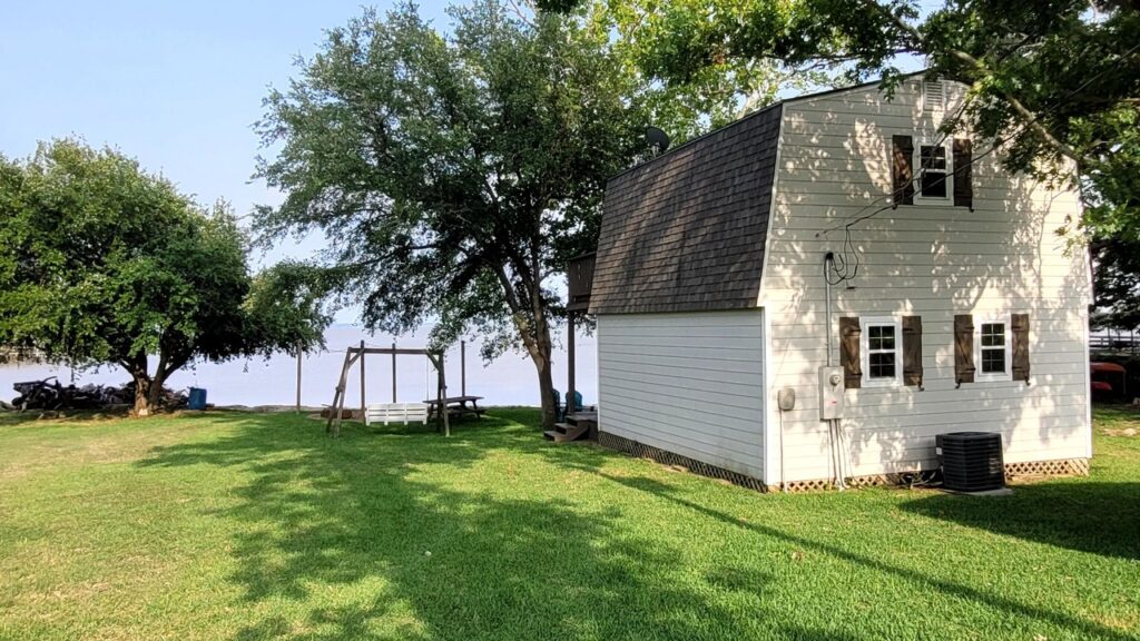 Waterfront Cottage With Your Own Personal Sandy Beach and Expansive Lake View